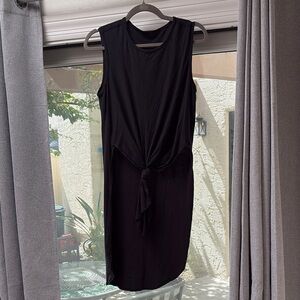 Lululemon tank top, can be worn like this or undone